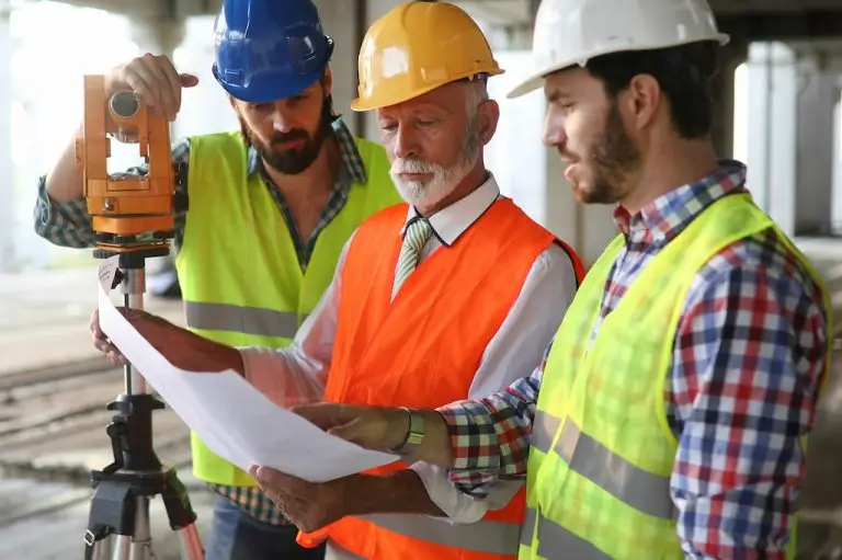 geplan-rz-planung-besprechung-am-bau